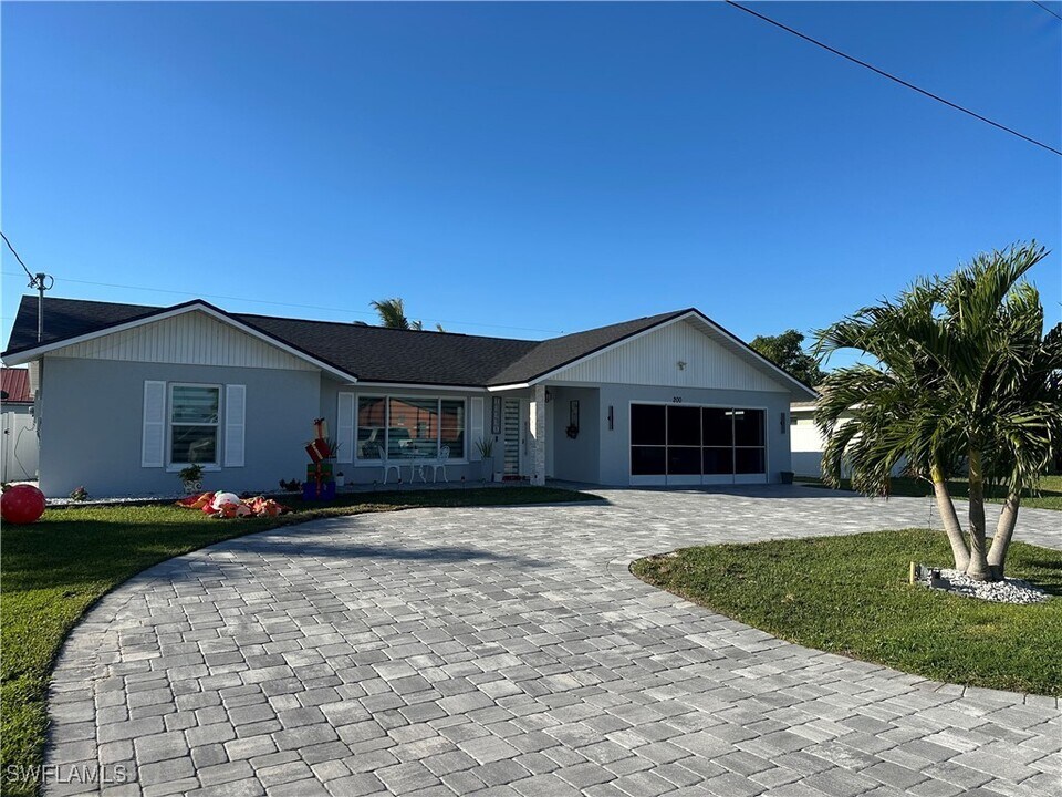 200 SW 10th Terrace in Cape Coral, FL - Building Photo