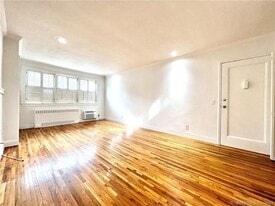 11 Bedford Ave in Norwalk, CT - Building Photo