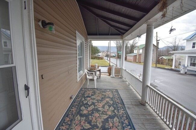 3 Fairview St in Beech Creek, PA - Building Photo - Building Photo