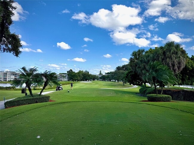 1522 Whitehall Dr in Davie, FL - Building Photo - Building Photo