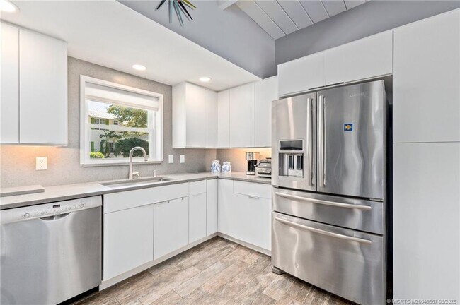 property at 530 S Manor Dr