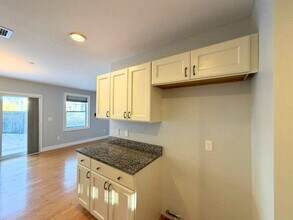 75 Deerwood Dr, Unit D in Nashua, NH - Foto de edificio - Building Photo