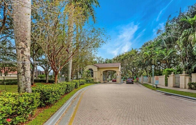 5350 SW 33rd Ave in Fort Lauderdale, FL - Building Photo - Building Photo