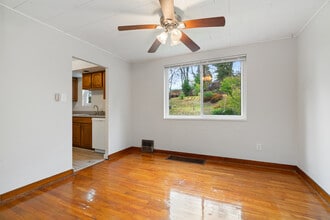 136 Lynnwood Dr in Pittsburgh, PA - Building Photo - Building Photo