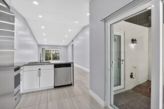 4404 Treasure Cove Dr in Dania Beach, FL - Building Photo - Building Photo