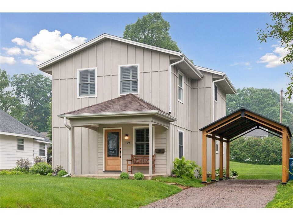 129 Chicago Ave N in Wayzata, MN - Foto de edificio