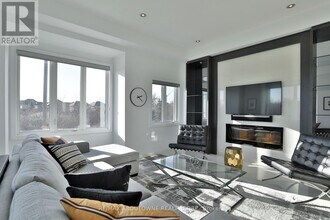 220 Vellwood Common in Oakville, ON - Building Photo - Building Photo