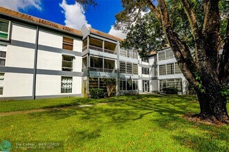8331 Sands Point Blvd in Tamarac, FL - Building Photo - Building Photo