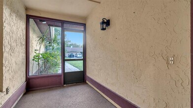 6725 Islander Ln in Tampa, FL - Building Photo - Building Photo