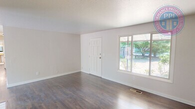 6354 SW Hiawatha Ct in Lake Oswego, OR - Building Photo - Building Photo