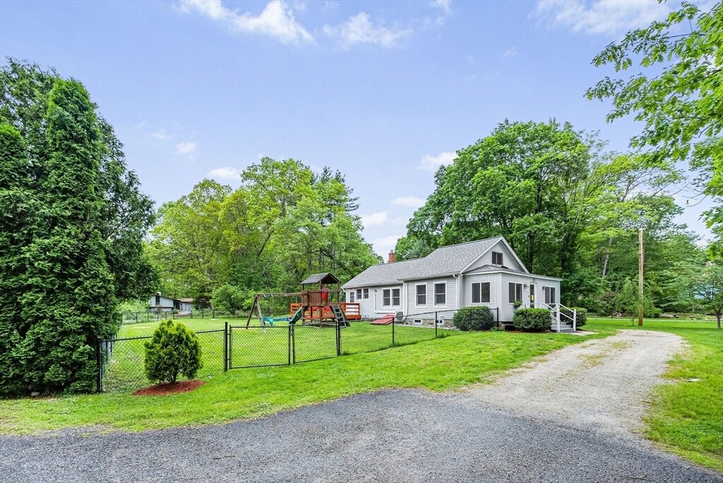 38 Main St in Acton, MA - Building Photo