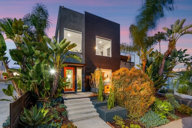 property at 1928 Howard Ave