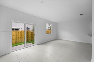 124 SW 184th Way in Pembroke Pines, FL - Building Photo - Building Photo