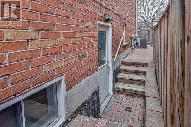 168 Wainscot Ave in Newmarket, ON - Building Photo - Building Photo