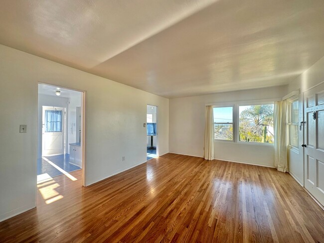 4563 Santa Monica Ave in San Diego, CA - Building Photo - Building Photo