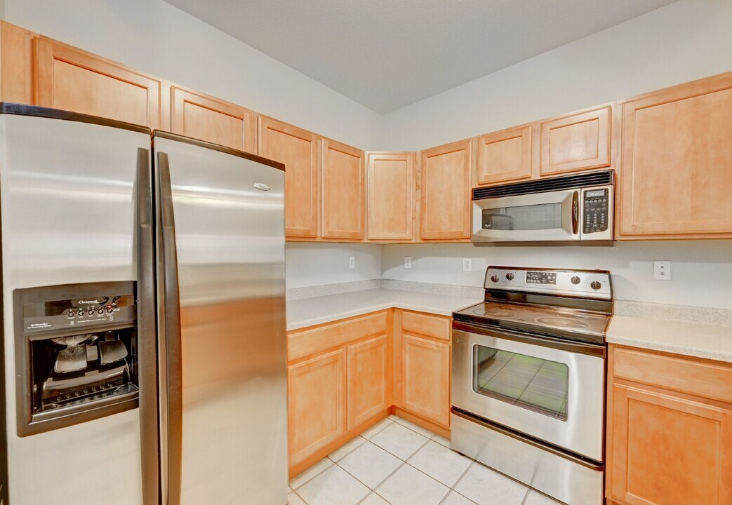 18801 E Water Dr in Aurora, CO - Building Photo