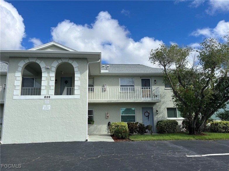 839 SW 48th Terrace, Unit 206 in Cape Coral, FL - Building Photo