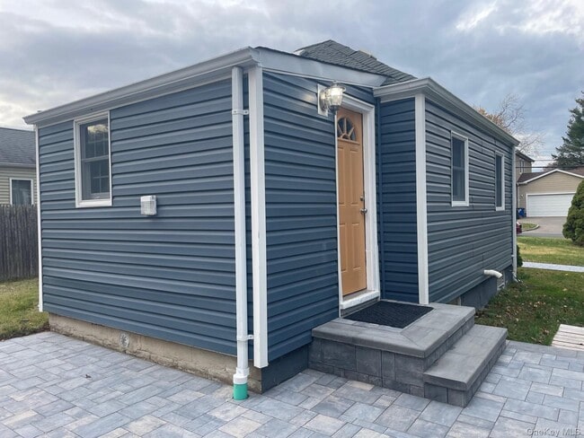 46 Weston St in Huntington Station, NY - Building Photo - Building Photo