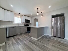 13 Gladstone St, Unit 2 in Everett, MA - Building Photo