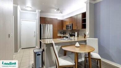 15777 Quorum Dr in Addison, TX - Foto de edificio - Building Photo