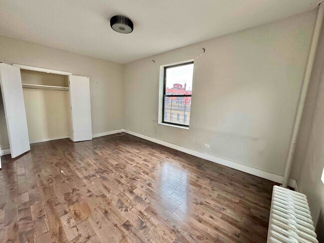377 Montgomery St in Brooklyn, NY - Foto de edificio - Building Photo
