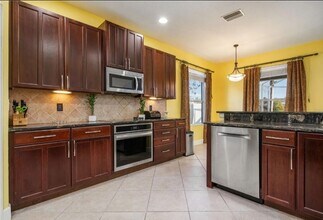 2594 Hobblebrush Dr in North Port, FL - Building Photo - Building Photo