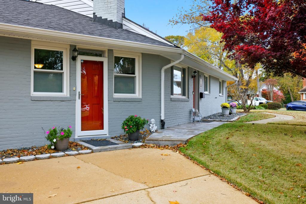 7137 Murray Ln in Annandale, VA - Building Photo