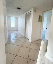 304 Racquet Club Rd in Weston, FL - Building Photo - Building Photo
