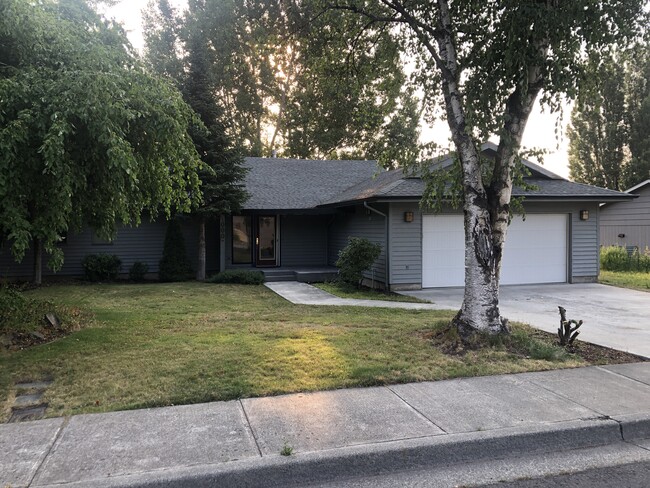 property at 1000 SE Sunnymead Way