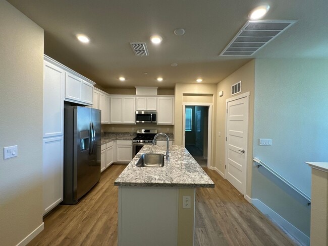 4513 Ocean Ln in Elk Grove, CA - Building Photo - Building Photo