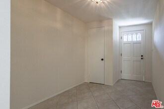9634 Via Rimini in Burbank, CA - Building Photo - Building Photo
