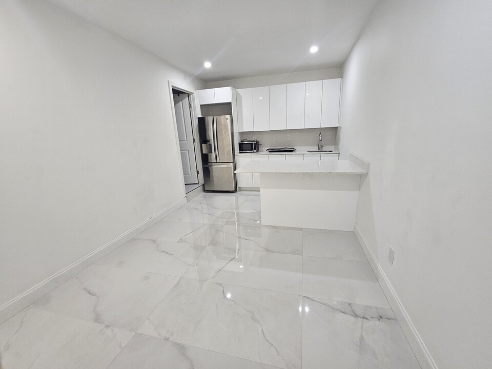 15566 SW 62nd Ter, Unit Efficiency in Miami, FL - Building Photo