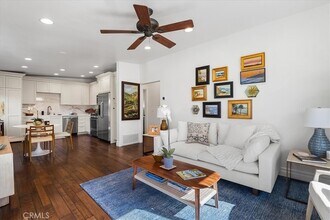 737 Griffith Way in Laguna Beach, CA - Foto de edificio - Building Photo