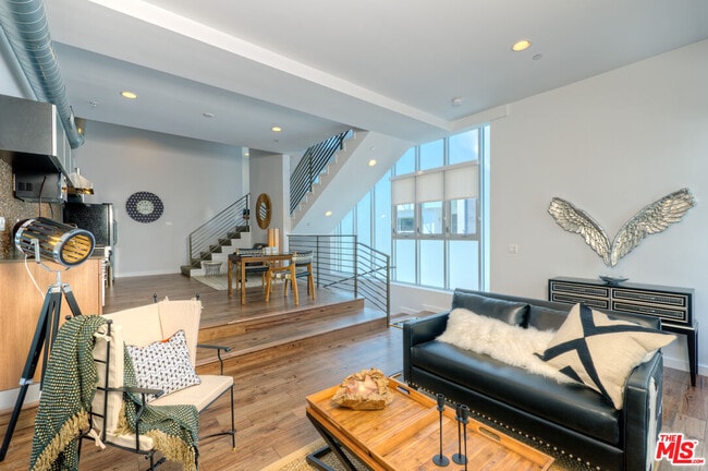 4151 Redwood Ave in Los Angeles, CA - Building Photo - Building Photo