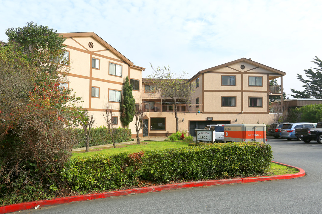 Crestwood Apartments in San Bruno, CA - Foto de edificio