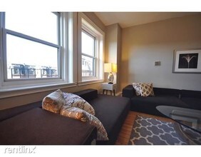 218 Newbury St-Unit -Apt 4F in Boston, MA - Building Photo - Building Photo