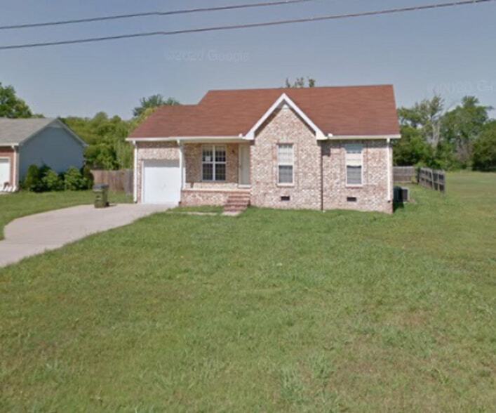 1320 Stroud Dr in Lebanon, TN - Building Photo