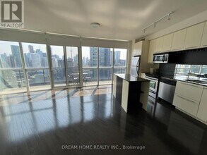 25 Carlton St. in Toronto, ON - Building Photo - Building Photo