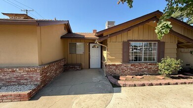 833 E Myrtle Ave in Visalia, CA - Building Photo - Building Photo