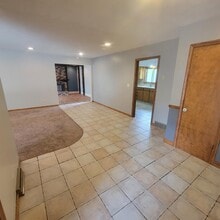 925 Madison St in Vermillion, SD - Building Photo - Building Photo