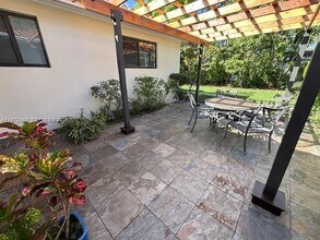 3400 S Le Jeune Rd in Miami, FL - Building Photo - Building Photo
