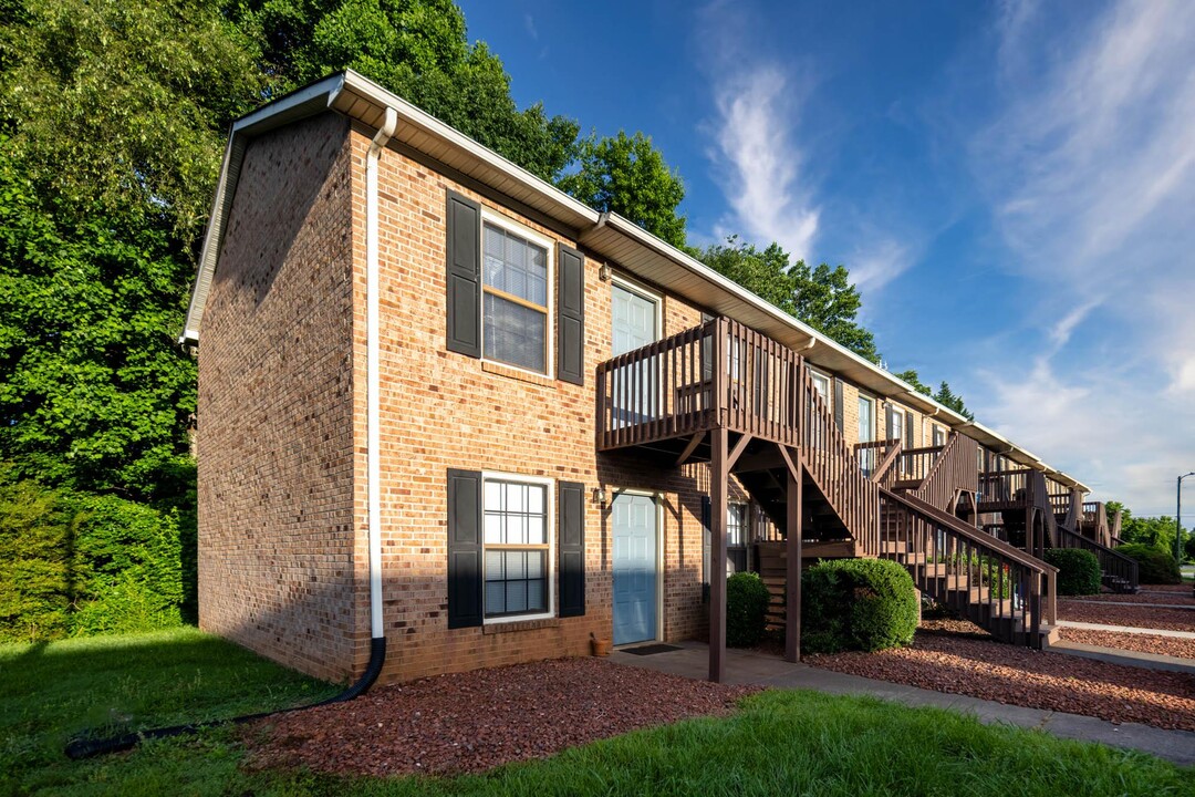 Linville Ridge Apartments in Winston-Salem, NC - Building Photo