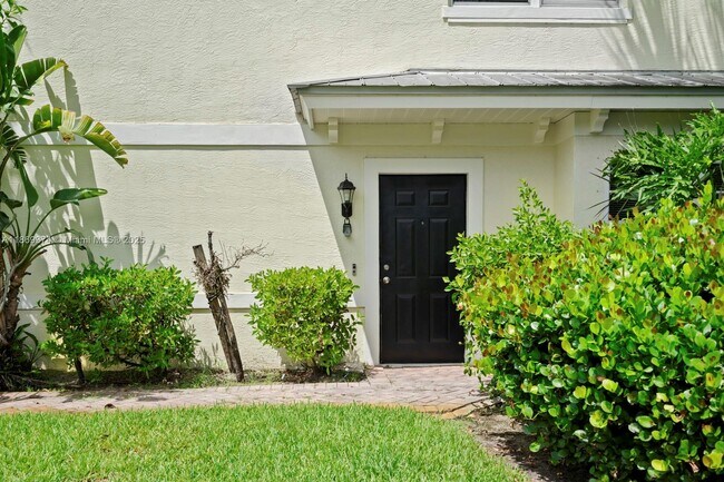 2700 Creekside Dr in Fort Pierce, FL - Building Photo - Building Photo
