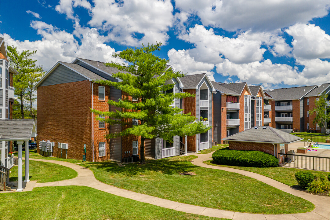 Lake Shore Apartments in Springfield, MO - Building Photo