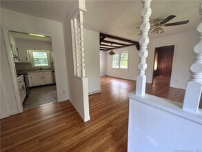 10 Entrance Rd in Milford, CT - Building Photo - Building Photo