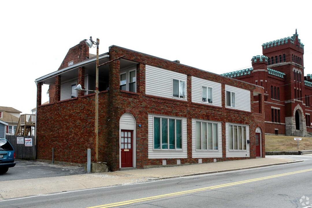 292 S Main St in Woonsocket, RI - Building Photo