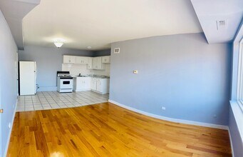 4446 S Archer Ave, Unit 2 in Chicago, IL - Foto de edificio - Building Photo