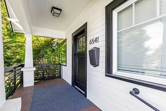 6541 SE 89th Ave, Unit A in Portland, OR - Foto de edificio - Building Photo