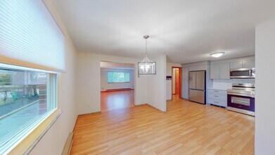 19 Ashmont Ave in Newton, MA - Building Photo - Building Photo