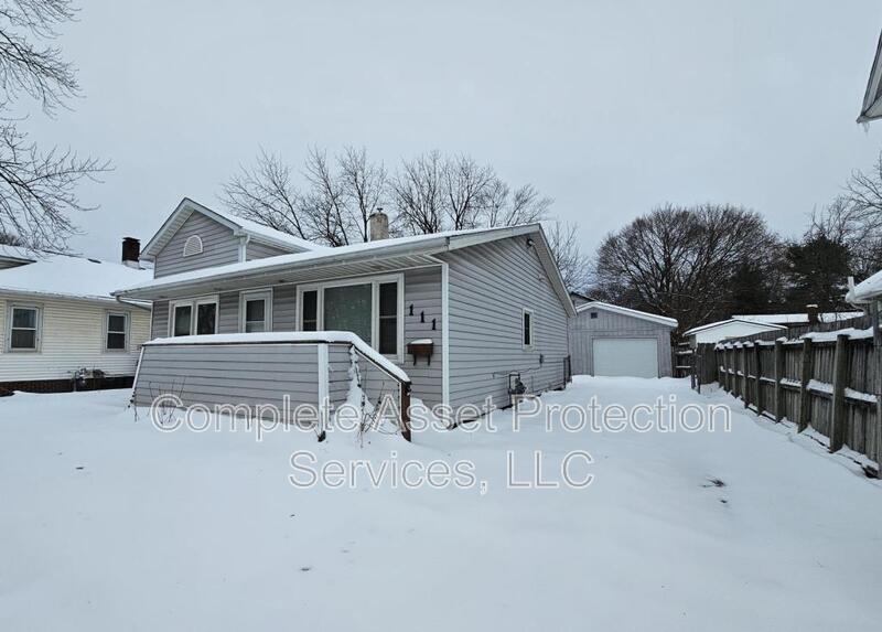 111 Laurel St in La Porte, IN - Building Photo